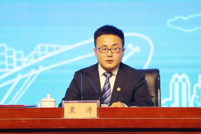 团县委书记袁涛作全委会工作报告>>团县委书记袁涛作了题为《逐梦新