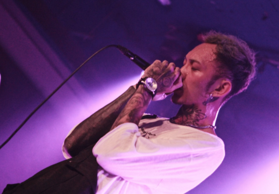 乐队主唱失踪后陈尸河边,公司证实死讯,家人:可能是意外_腾讯新闻