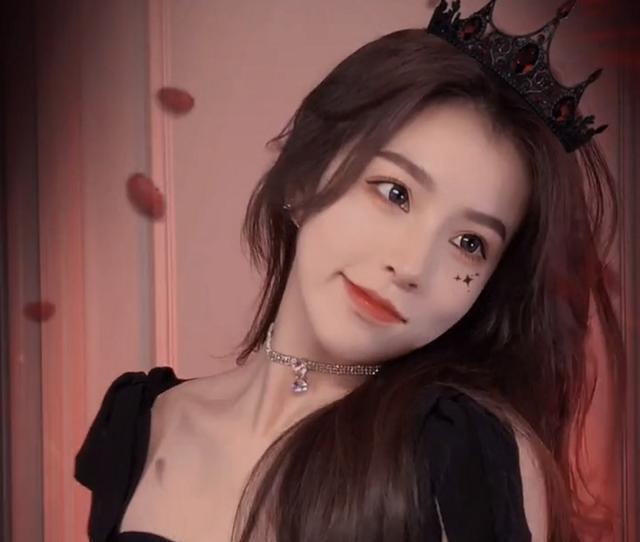 网红照骗反差大刘思瑶脸方刀小刀肩宽背厚她直接p成刘亦菲