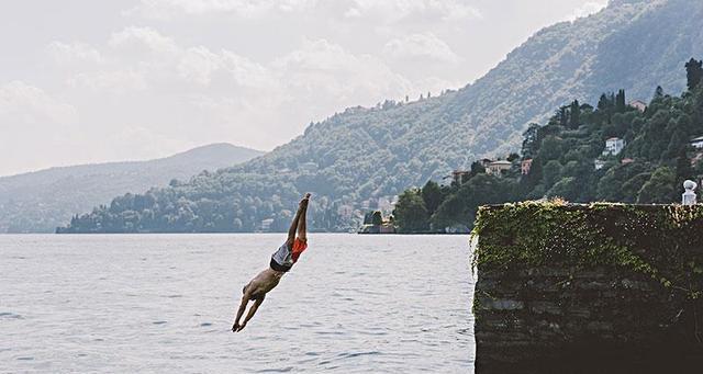 跳水运动员为何要穿三角裤比赛为了视觉效果陈艾森赛前惹尴尬