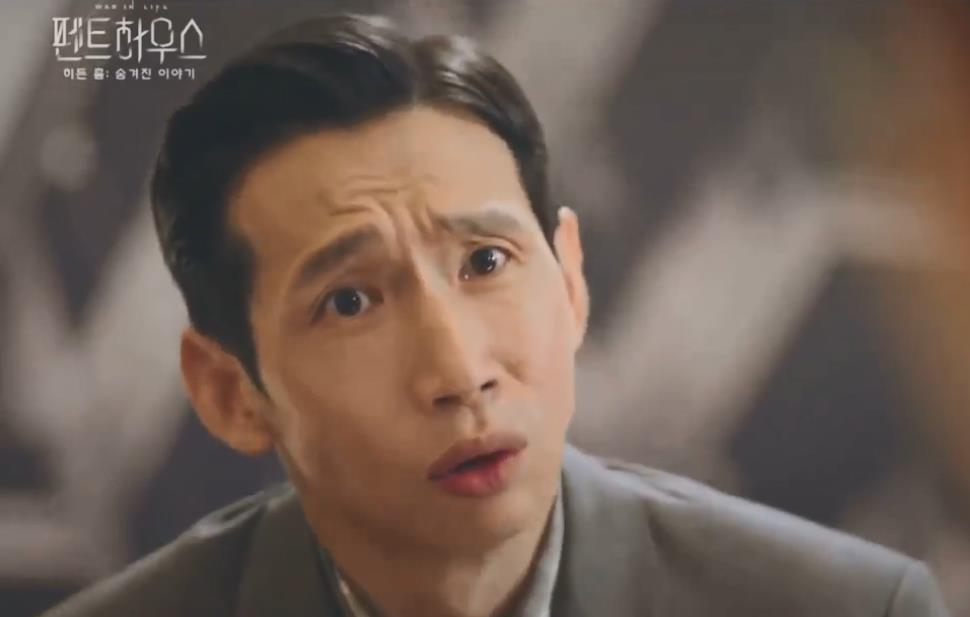 不仅如此,每当看到高尚雅有反抗的念头,李奎镇就会赶忙向妈妈或姐姐们