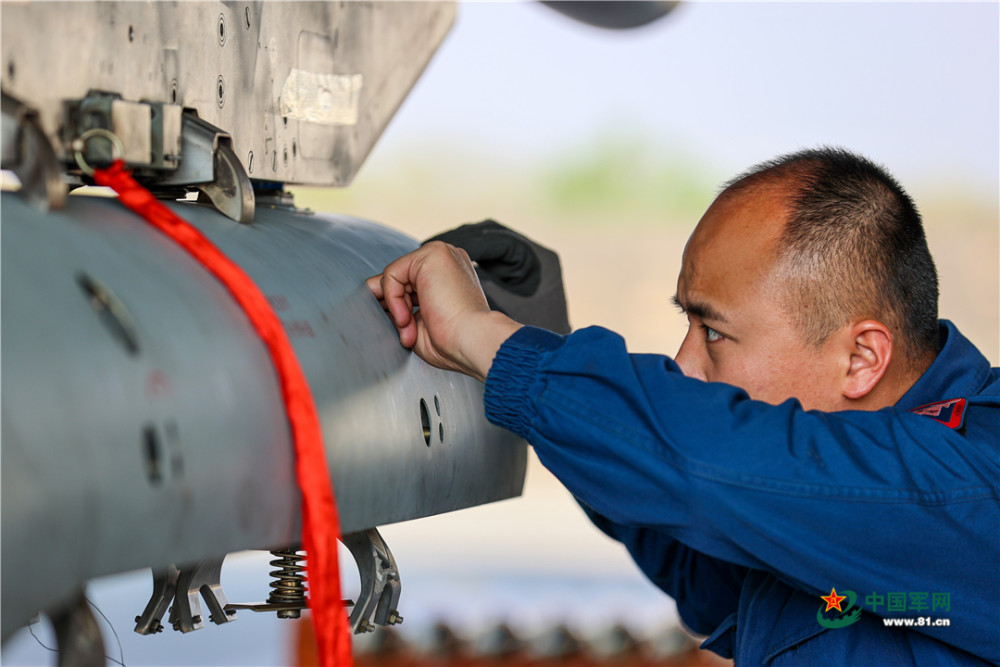 南部战区空军航空兵某旅这样开展实弹打靶训练