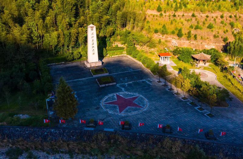 张山头红军墓群竹林深处矗立着1343座无字丰碑