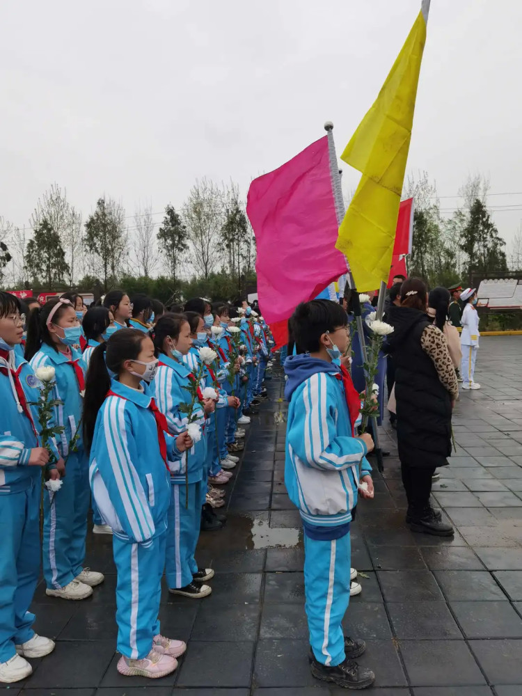 南阳市九小教育集团四和校区清明祭扫活动