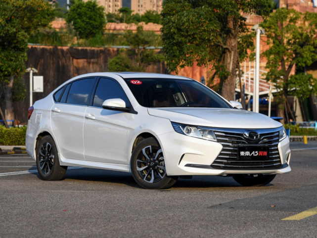 国产最良心三厢a级轿车全系双气囊独立后悬架才5万出头