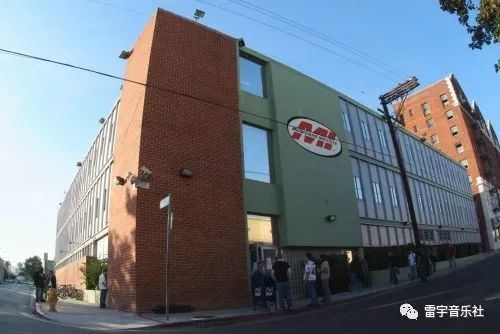 距你吉他英雄梦最近的地方|美国mi现代音乐学院