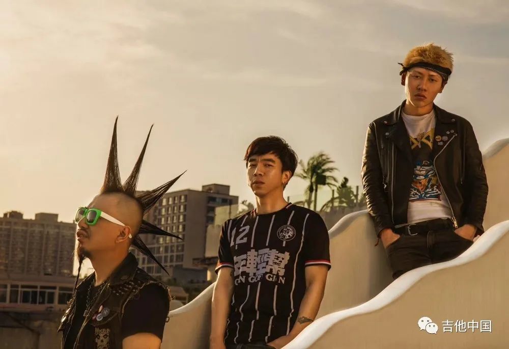 23年前他们是中国最摩登,最爆炸的punk乐队;18年前他们成为了中国摇滚