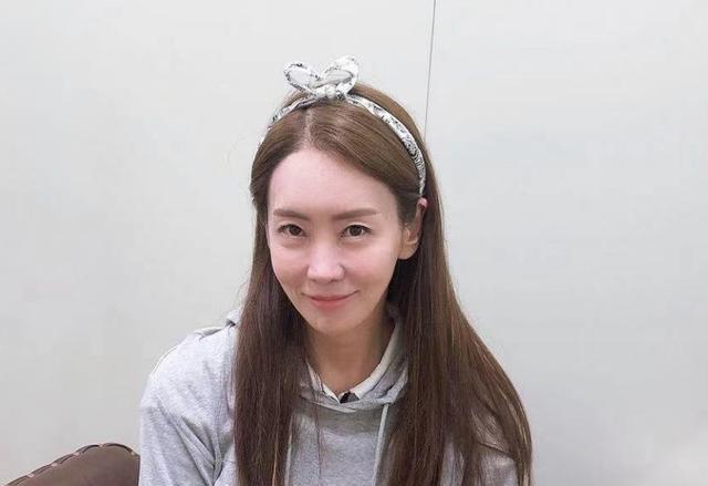 金廷恩近照曝光脸部肌肉下坠显老态曾是巴黎恋人的女主角