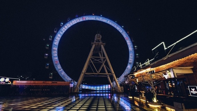 连续三天,上海的"天空之眼"只为星星的孩子点亮_腾讯新闻