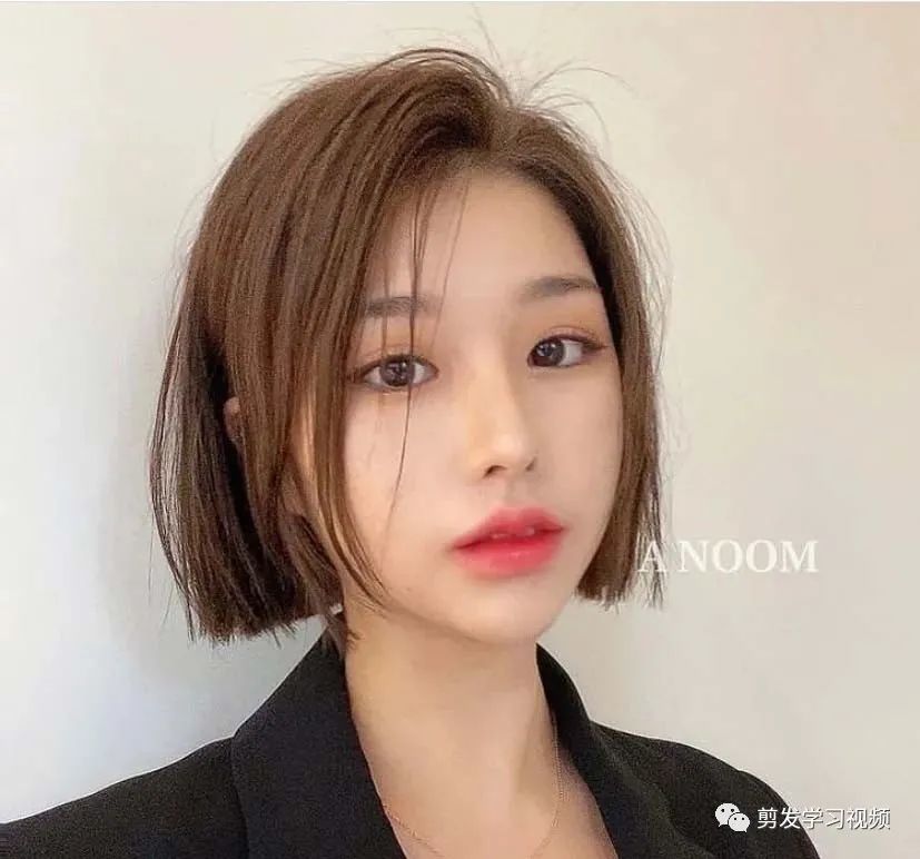 2022流行的"一刀切"短发……插图10