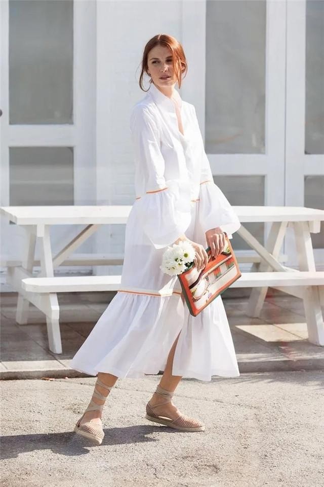 对于淑女风格的服饰,在选择的时候一定要注意细节问题,细节上所展现的