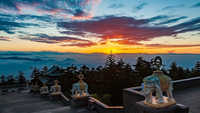 四川景区全面恢复开放清明出游峨眉山