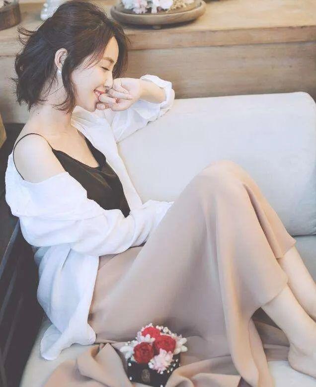 李呈媛也是被鄢颇一点一滴的爱打动着,最终两个人低调的结婚,并在鄢颇