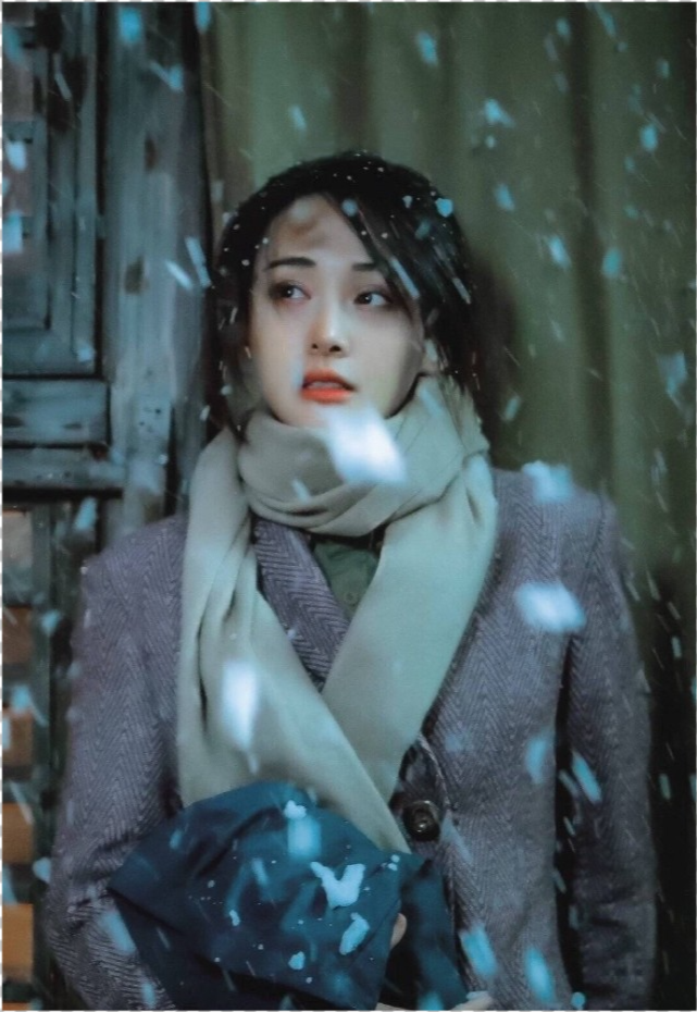 秦朝此前就透露过郑爽还欠其朋友钱,不过这个"朋友"不是张恒:"郑爽还