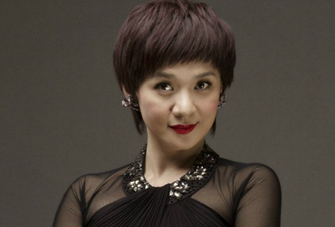 以为自己很红,做导师时大骂选手"滚",被封杀后哭着道歉求原谅|柯以敏