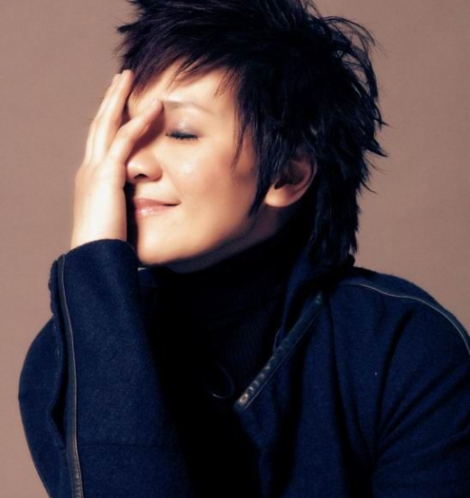 以为自己很红,做导师时大骂选手"滚",被封杀后哭着道歉求原谅|柯以敏