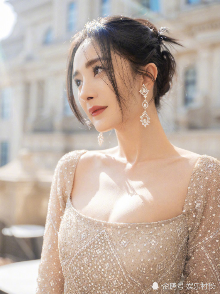 杨幂美照杨幂为粉丝后援会庆生可以说非常有仪式感,每年都会玩出新