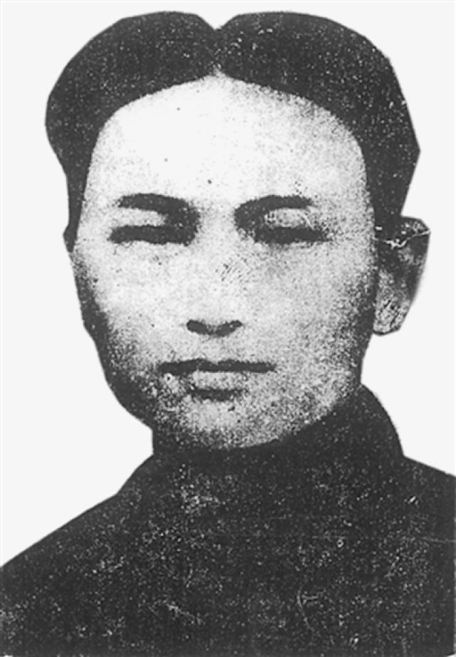 英雄"李鸣珂,1899年出生于四川省南部县安坝乡(今河东镇)白云村龙王沱