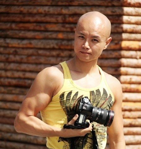 《非诚勿扰》里的乐嘉,形象很像七龙珠里的"天津饭",原来他也在健身