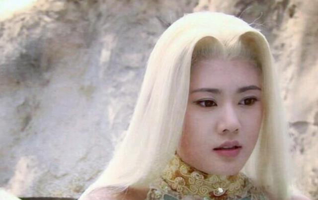 秋瓷炫饰演的"石观音",在剧中是美貌第一,武功第一,手段第一,狠毒第一