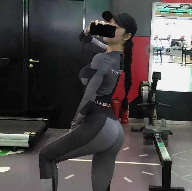 成都健身女孩左公子为了好身材坚持运动越努力的女孩越美
