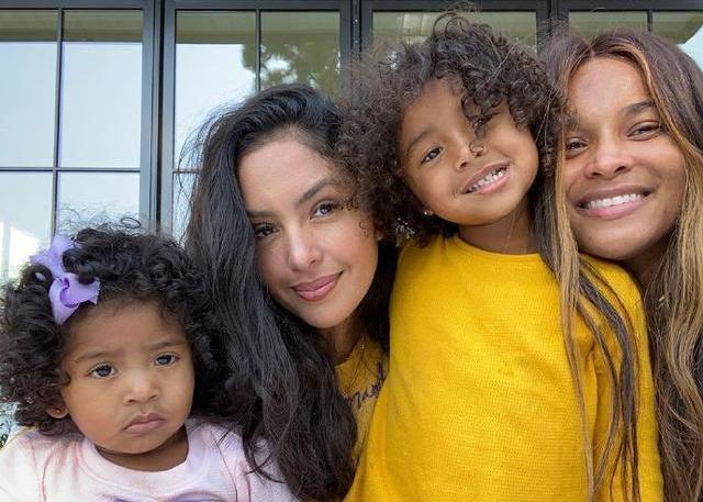 科比大女儿送瓦妮莎鲜花,感谢妈妈辛苦付出,网友:娜娜长大了