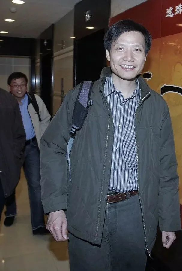 雷军把时尚杂志上了个遍衣品变化堪比整容