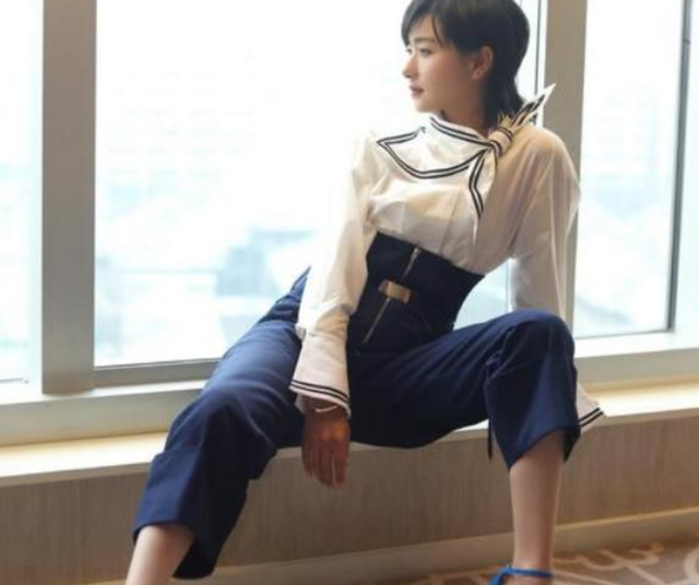 万茜的"亚洲蹲"惊艳到我,却忽略了她的大长腿,这腿不输超模