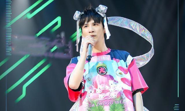 大张伟模仿papi酱这不是失散多年的姐妹吗哈哈