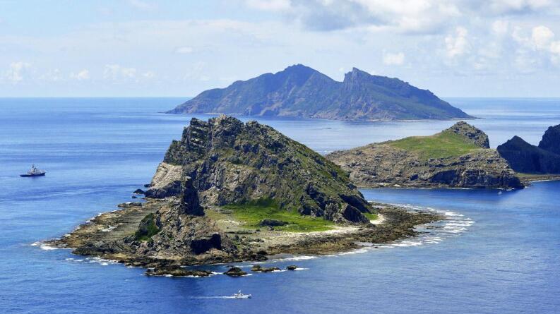 與俄羅斯有爭議的南千島群島,還有中國的釣魚島,明確地稱為日本的固有