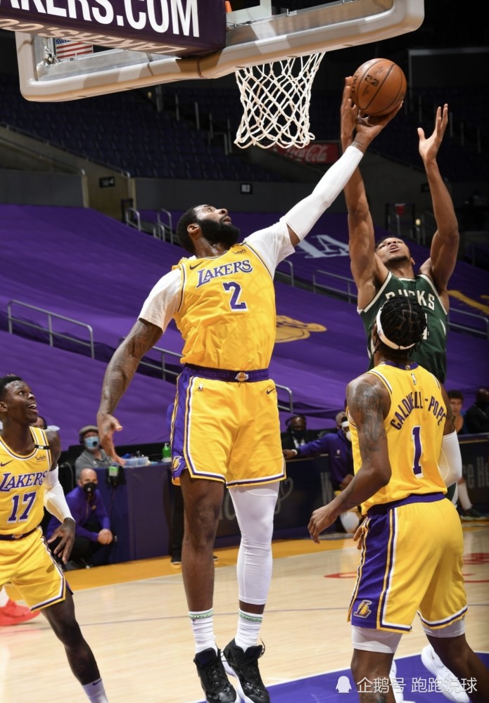 你管这叫巨头德拉蒙德在湖人的首秀因脚趾受伤而中断