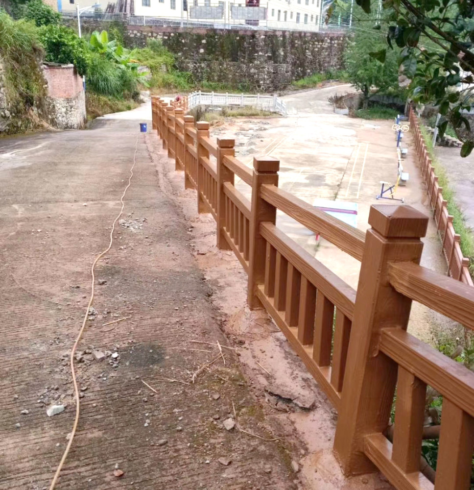 道路护栏制作厂家:水泥仿木栏杆适用范围,混凝土仿木围栏户外装饰效果