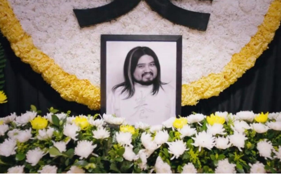 靠遗照火起来的喜剧演员卧龙凤雏的背景不简单