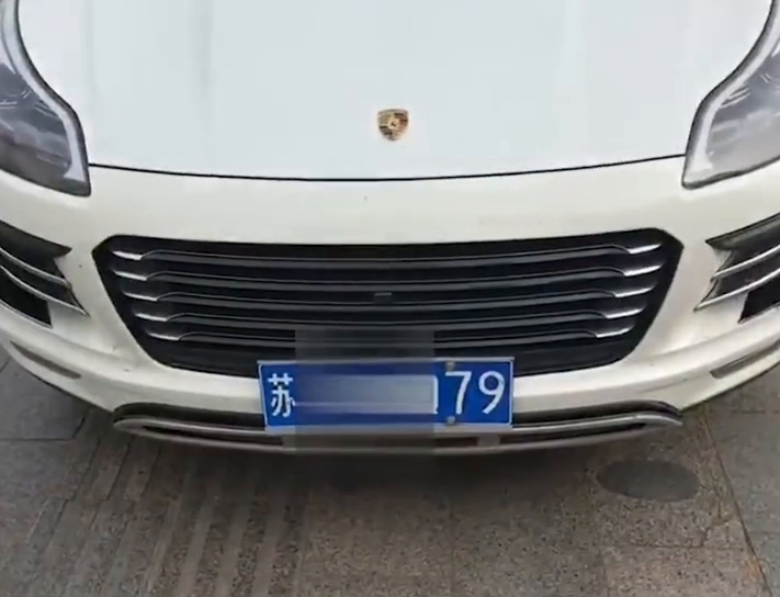 "我就是要让别人觉得我很有钱",男子将"众泰"变成"保时捷"