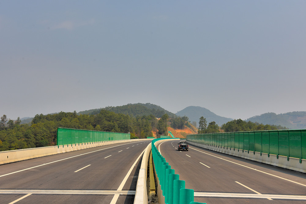 云南昌宁高速公路通车了快到这里来逛起