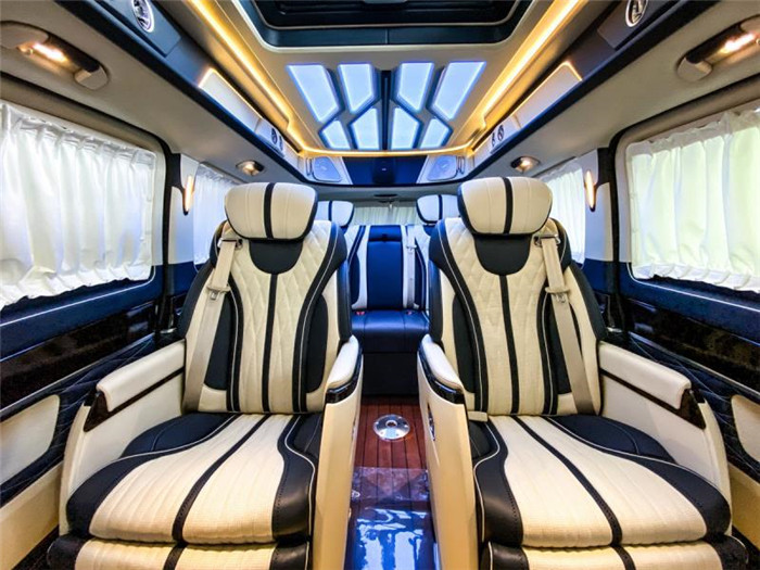 房车兄弟奔驰v260l游艇版匠心独具的精雕细琢