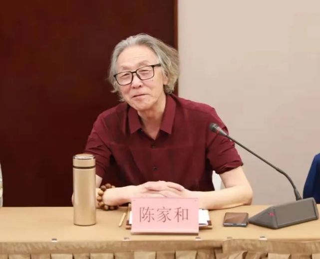 会上,在听取了《浴血红梅》编剧王琼对剧情大纲,创作思路的介绍后