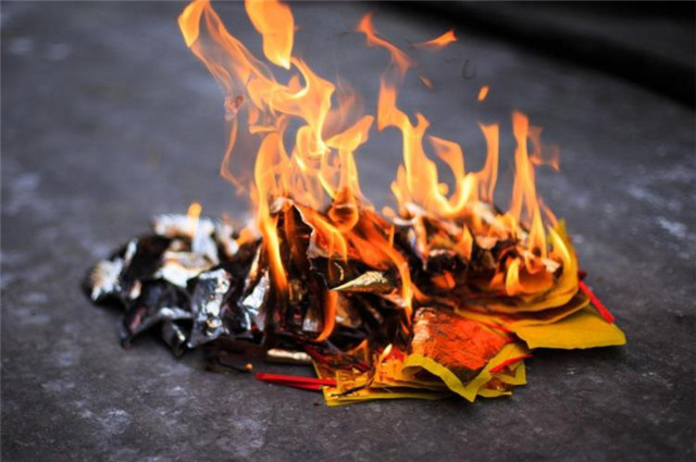 未必能在寒食节左右就能回到家乡,而清明节改火之后是可以动用火纸的