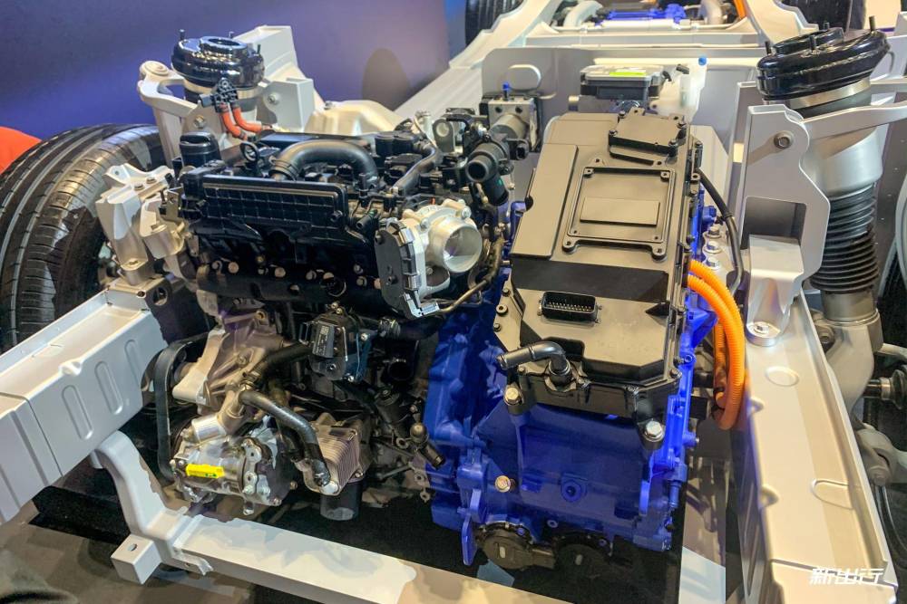 的,那么四缸的增程器工作时的 nvh 控制是要做的比三缸增程器要好一些