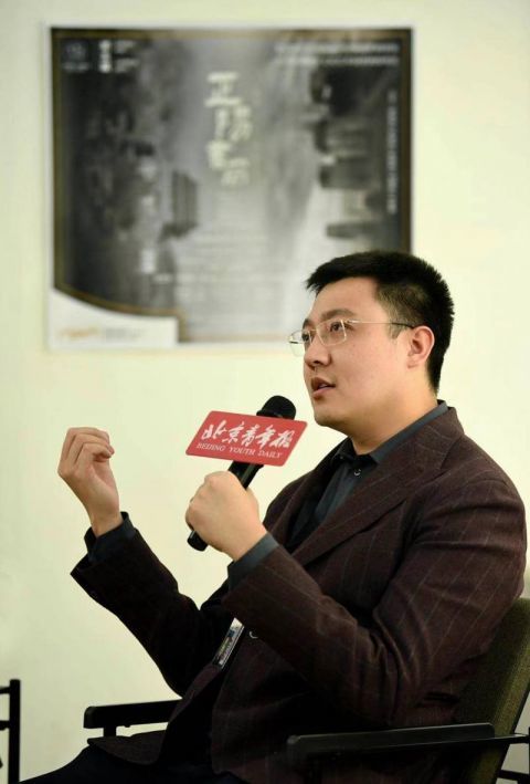 编剧关渤因为经常去正阳书局买书看书,编剧关渤与书店老板崔勇成了