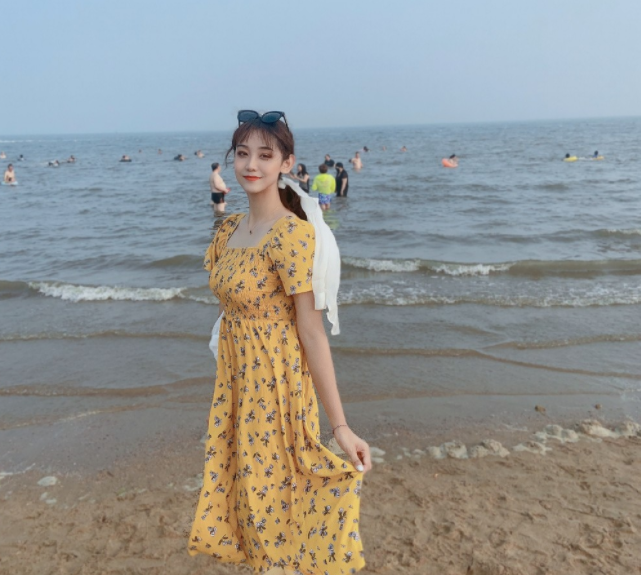 北京女排王佳筝因容貌精致,化淡妆涂指甲油上阵,被人