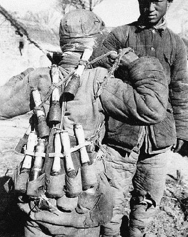 八路军中枪倒地假死,说了这句话后,伪军回答:躺着别动我马上走