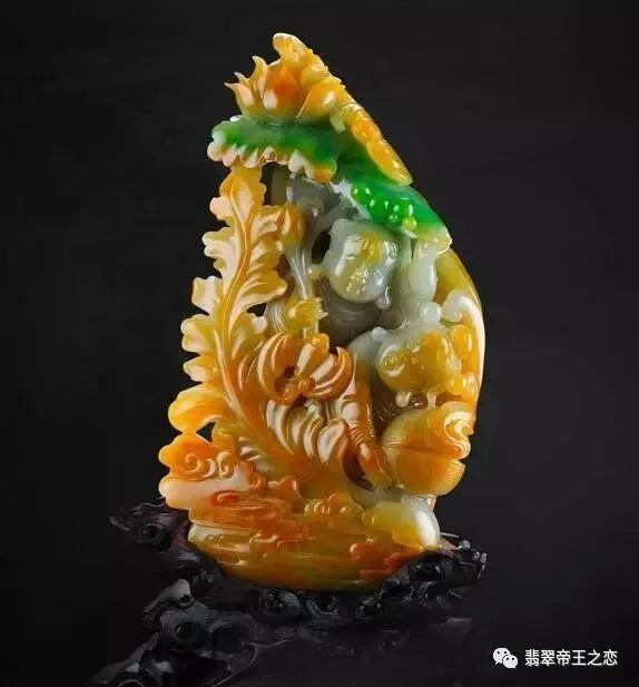 精美的翡翠摆件,摆放在室内不仅是当作装饰品,提升品味;更能视为