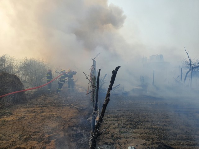过失引发火灾烟台两男子被依法拘留