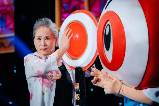 在《我不是药神》中,韦菁虽然镜头不多,但是她的演技非常精湛,尤其是