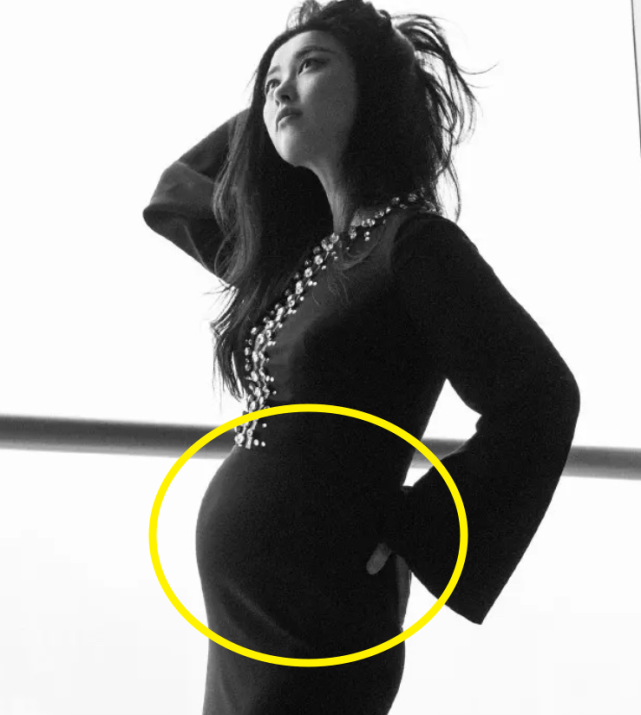 朱珠结婚半个月首次营业穿高跟走红毯紧身礼服遮不住孕肚