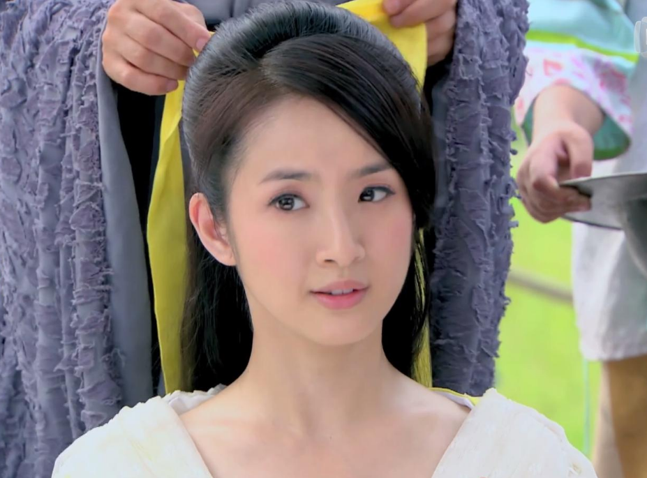 之后的林依晨趁着当时的热度,出演了《恶作剧之吻》,《我的秘密花园》