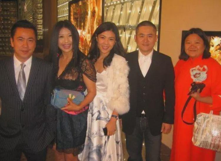 洪晃与苏芒的十年恩怨,被赵丽颖用一条裙子解决了