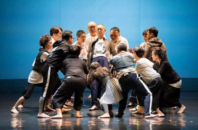 当时的金士杰是学校的老师,57岁那年,两人正式确立情侣关系,涂谷苹