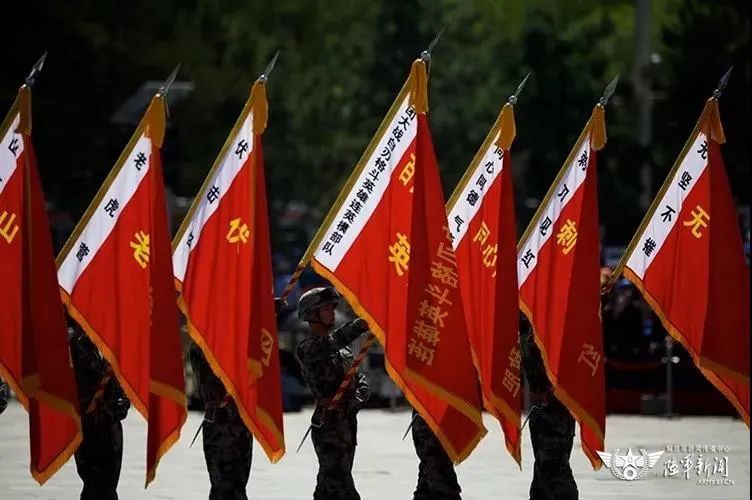 家有老党员丨阅兵训练场,外曾祖父给我戴上他的军功章